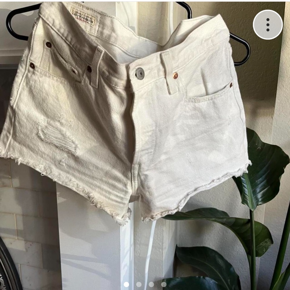 white high rise 501s denim levi’s shorts. super comfy and flattering